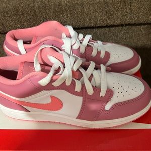 Girls Air Jordan 1 low, pink and white size 4.5